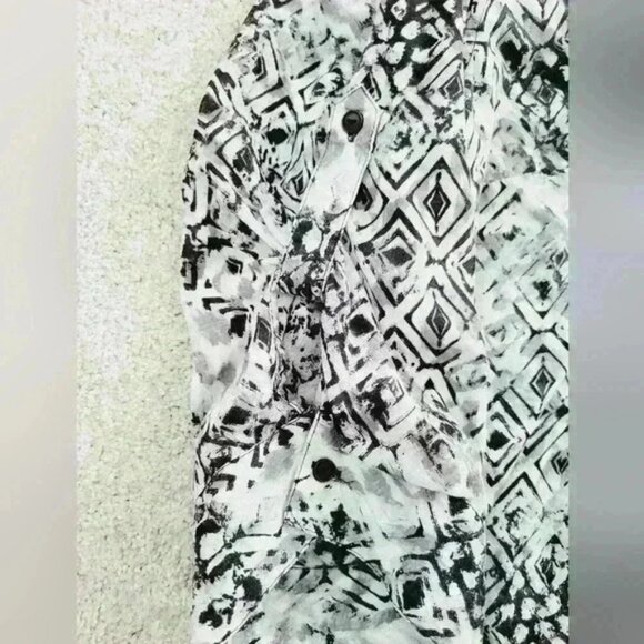 ✨️Gloria Vanderbilt Womans GISELLE Pintuck Roll-Tab Sleeve Blouse✨️ - Picture 4 of 5